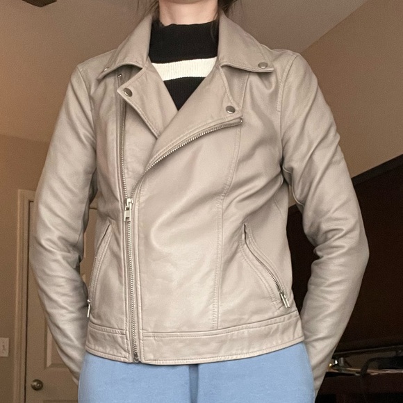 🥠 Taupe Pleather Jacket - Picture 2 of 8
